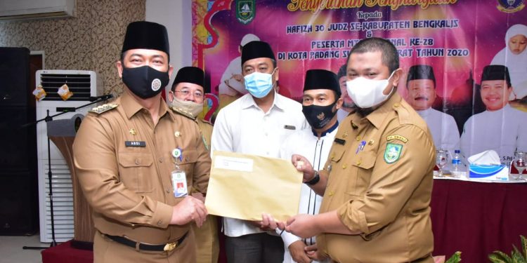 Baznas Bengkalis Salurkan Zakat Untuk Kecamatan Mandau dan Batsol
