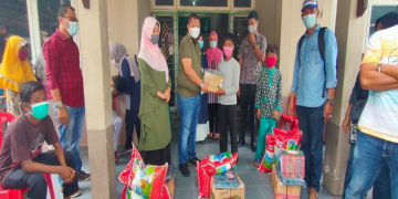 Camat Mandau Serahkan Bantuan Sembako dan Alat Tulis Untuk Dhufa