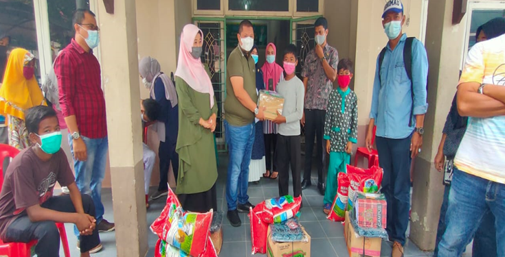 Camat Mandau Serahkan Bantuan Sembako dan Alat Tulis Untuk Dhufa