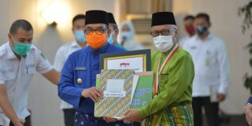 12 Tokoh dan Pejuang Daerah Riau Terima Penghargaan
