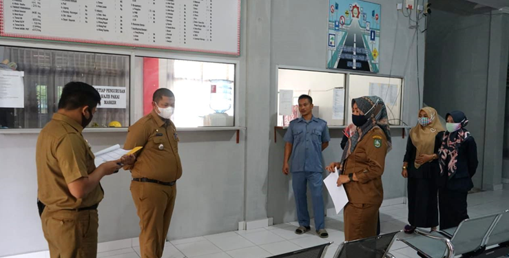 Camat Riki Sidak Hari Pertama Kerja Pasca Liburan Nataru, Pastikan Pelayanan Berjalan Normal