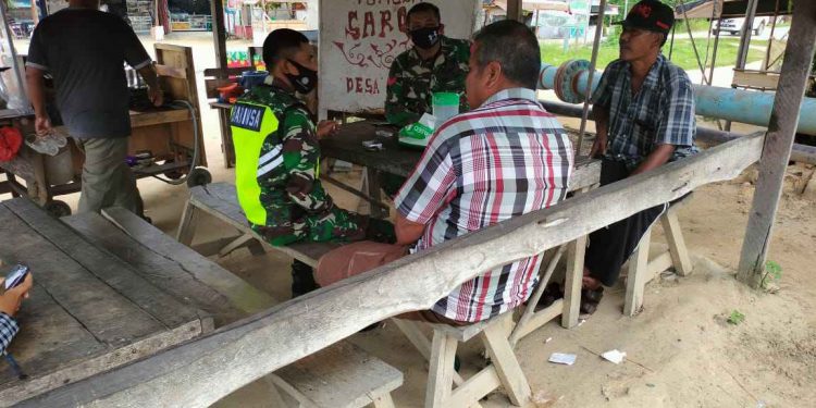 Babinsa Koramil 04/Mandau Sosialisasikan Prokes Kepada Warga