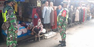 Serka Agusliadi Laksanakan Sosialisasi Prokes  di Pasar Sartika Mandau