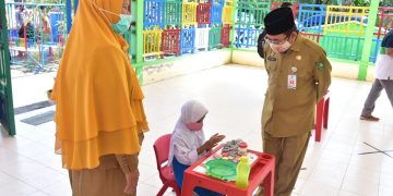 Semangat Hafiz Patuhi Prokes di Hari Perdana Tatap Muka
