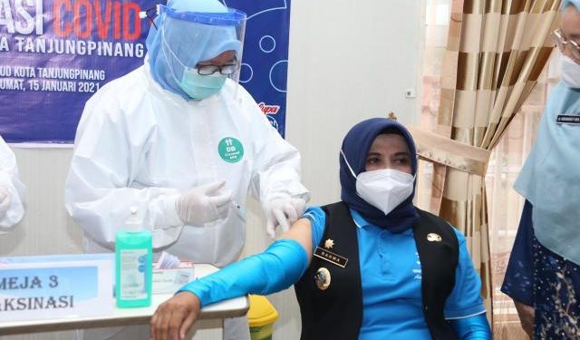 Walikota Tanjung Pinang Jalani Vaksin Kedua