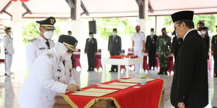 Dilantik Gubri, Kasmarni Torehkan Sejarah  Bupati Perempuan Pertama Kabupaten Bengkalis