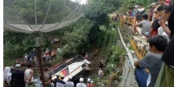 Pulang Kunker dari Aceh, Bus Rombongan Pejabat Kabupaten Agam Masuk Jurang di Panyabungan, Kadis Kominfo meninggal