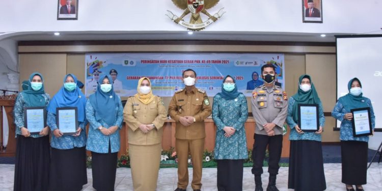 Buka Hari KG PKK ke-49, Kasmarni : PKK Mitra Pemerintah Dukung Peningkatan Ekonomi Keluarga