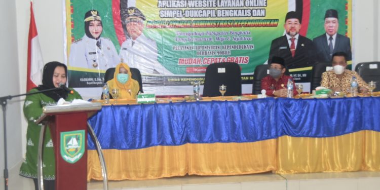 Bupati Kasmarni Buka Sosialisasi Penyelenggaraan Pendaftaran Penduduk