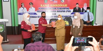 Bupati Kasmarni Minta PKH dan TKSK Optimalkan Pemutakhiran Data KPM