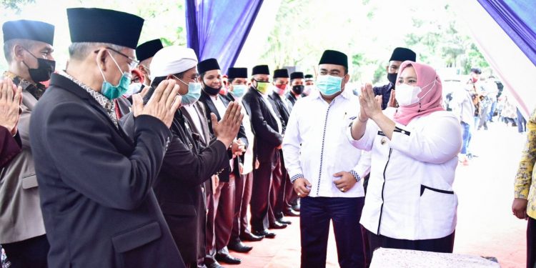 Hadiri Pelantikan FKDT dan KKG-DT di Duri, Kasmarni Harap Madrasah Makin Tingkatkan Kualitas Bentuk Akhlak dan Moral Anak