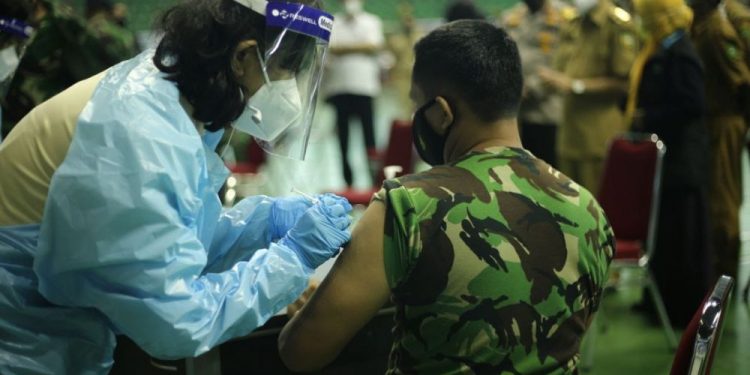 Dua Ribu Tenaga Publik di Pekanbaru Diberi Vaksin Tahap Kedua