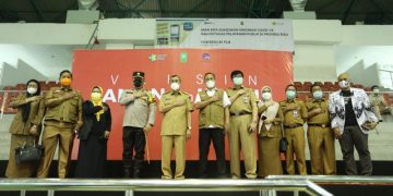 Gubri Tinjau Pelaksanaan Vaksinasi Massal Covid 19 Terhadap Pejabat Publik