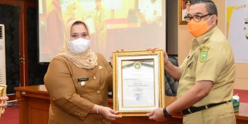 Pemkab Bengkalis Terima Penghargaan Terbaik I Pembangunan Daerah Provinsi Riau  2021