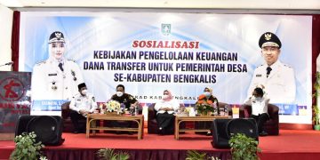 Bupati Kasmarni Buka Sosialisasi Kebijakan Pengelolaan Keuangan Dana Transfer untuk Pemerintah Desa