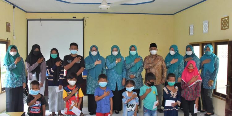 30 Anak Yatim Desa Kuala Penaso Terima Santunan Dari TP-PKK Kabupaten Bengkalis