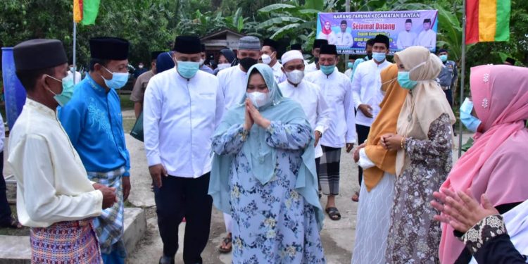 Pererat Silaturahmi, Bupati Kasmarni Buka Puasa Bersama Masyarakat Teluk Papal