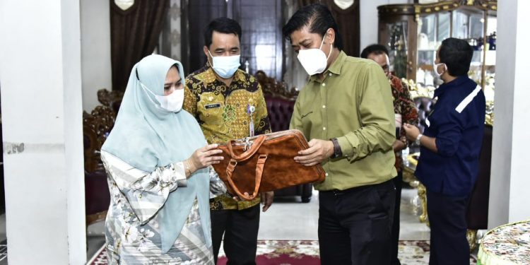 Terima Kunjungan Direktur Pertamina Hulu Rokan, Bupati Kasmarni Inginkan Penyerapan Tenaga Kerja Lokal dan Beasiswa Pendidikan