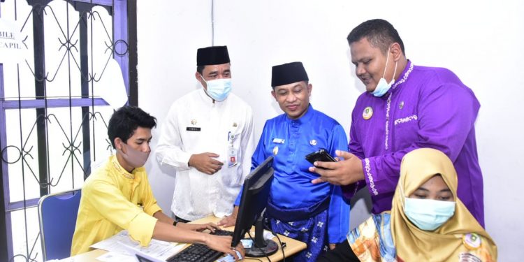 Kantor Sewa, Peralatan Pinjam Tapi UPT Dukcapil Bathsol Gerak Cepat, KTP Rusak, Hilang 5 Menit Dijamin Beres