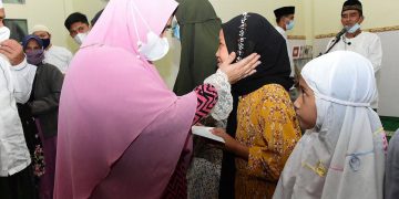 Safari Ramadhan di Pinggir, Bupati Bengkalis Serahkan Bantuan Anak Yatim, dhuafa dan Rumah Ibadah