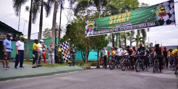 Meriahkan HUT Ke-62 Korem 031/WB, Wagubri Lepas Peserta Gowes