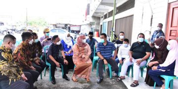 Bupati Kasmarni Takziah Ke Kediaman Nakes RSUD Mandau Yang Meninggal Karena Covid19