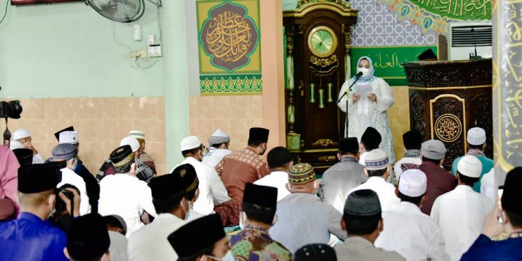 Bupati Bengkalis Sholat Ied Bersama Masyarakat Pinggir
