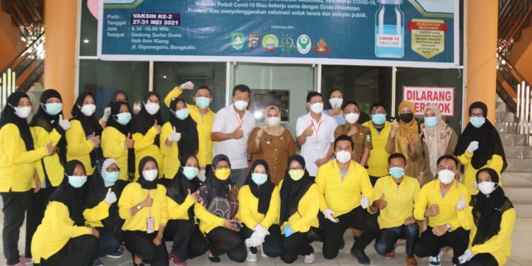 Tinjau Vaksinasi di Vihara Hok Ann Kiong Bengkalis, Bupati Kasmarni Apresiasi Partisipasi Aktif Masyarakat