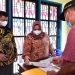 Tinjau Posko PPKM Skala Mikro di Mandau, Bupati Kasmarni Sampaikan Terimkasih ke Warga