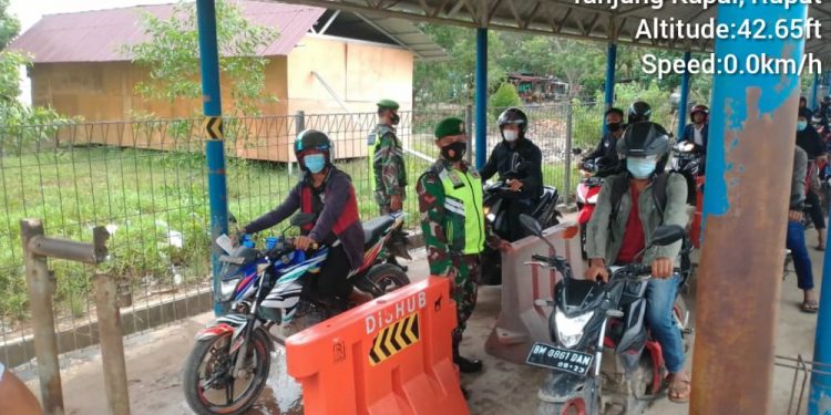 Tim Satgas Covid-19 Pantau Warga Keluar Masuk Pelabuhan Ro-Ro Tanjung Kapal