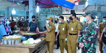 Tim Penerapan Disiplin dan Penegakan Hukum Covid-19 Pantau Kepatuhan Prokes di Pasar Terubuk Bengkalis