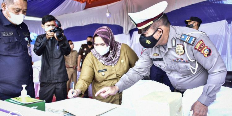 Tinjau Posko Lebaran di Duri, Bupati Kasmarni Ingatkan Petugas Jaga Kesehatan