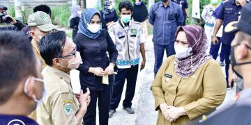 Tinjau Posko Lebaran di Duri, Bupati Kasmarni Ingatkan Petugas Jaga Kesehatan
