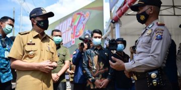 Tinjau Posko Terpadu PPKM Kelurahan Bangkinang, Gubri: Vaksin Tidak Batalkan Puasa