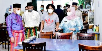 Bupati dan Wabup Bupati Bengkalis Tinjau Pelaksanaan PPKM di Kota Bengkalis