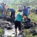 Bersama Warga Tegal Sari, Syaiful Ardi Goro Buka Bahu Jalan Menuju RSUD Mandau
