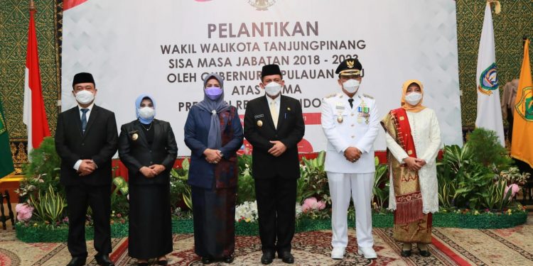 Gubernur Kepri Lantik Endang  Sebagai Wawako, Ini Pesan Wako Rahma untuk Endang