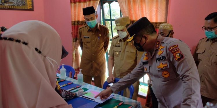 Kapolda dan Gubernur Riau Tinjau Posko PPKM di Dumai