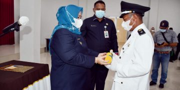 Bupati Kasmarni Lantik Pj Kepala Desa Pinggir, Jalankan Amanah dan Tingkatkan Kesejahteraan Masyarakat