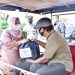 Hari Jadi Bengkalis, Bupati Kasmarni Beri Bingkisan Sembako Untuk Abang Becak