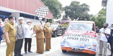 Bupati Kasmarni Lepas Penyaluran Bantuan Beras PPKM Kepada 20.291 KPM