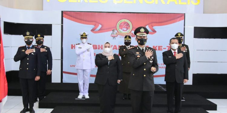 Bupati dan Wakil Bupati Bengkalis Ikuti Apel HUT Bhayangkara ke-75