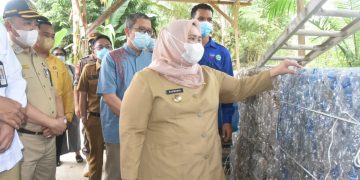 Bupati Kasmarni Ajak Masyarakat Kelompokkan Sampah, Tabung di Bank Sampah
