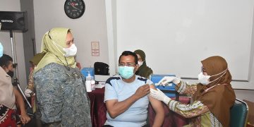 Bupati Kasmarni Apresiasi Vaksinasi Manager dan Karyawan Hotel di Duri