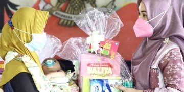 Berbagi Sayur, Buah dan Tanaman Obat, Dewi Asdinar Datangi Warga di Talang Mandi