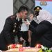 HUT Bhayangkara ke-75, Bupati Kasmarni Berikan Kue Ultah Kepada Kapolres Bengkalis