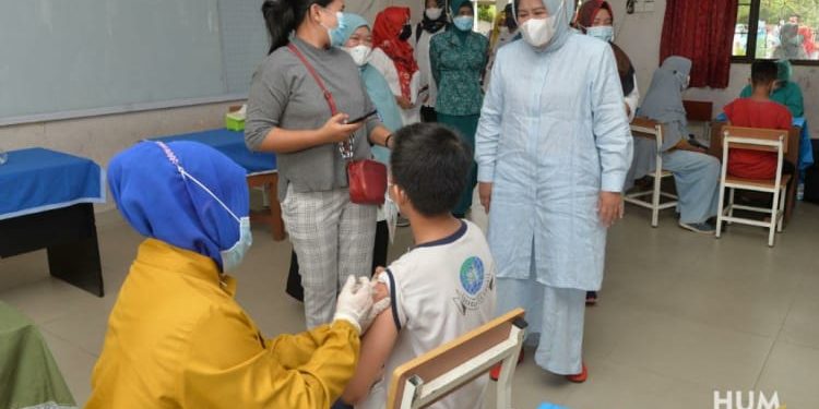 Lima Kabupaten/Kota di Kepri  Terima Penghargaan  dari Gubenur Atas Capaian Target Vaksinasi Covid19