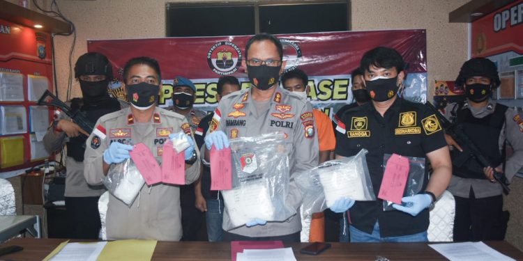 Polres Bintan Tangkap Pembawa 2 Kg Sabu dan Puluhan Pil Ektasi dari Malaysia
