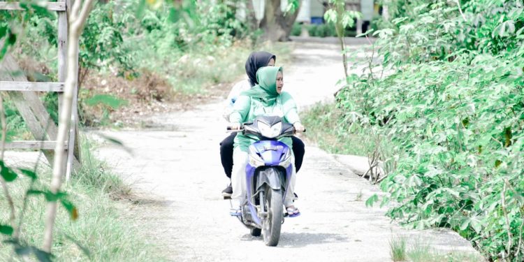 Bupati Kasmarni Bonceng Ajudan Kunker ke Bagan Benio, Aman Bawa Motor Sendiri