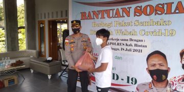 Yayasan Segantang Lada Bagikan 600  Paket Sembako  Bagi Warga Terpapar Covid 19